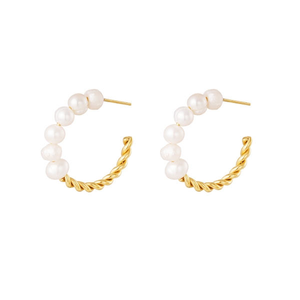 Earrings pearls with a turn