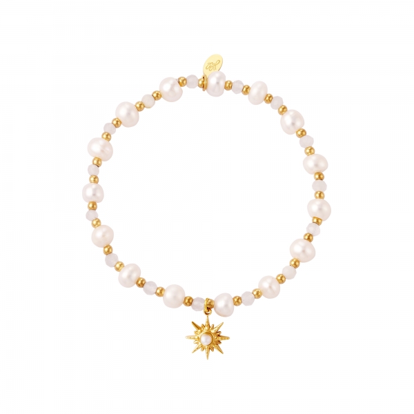 Pearl bracelet with star pendant