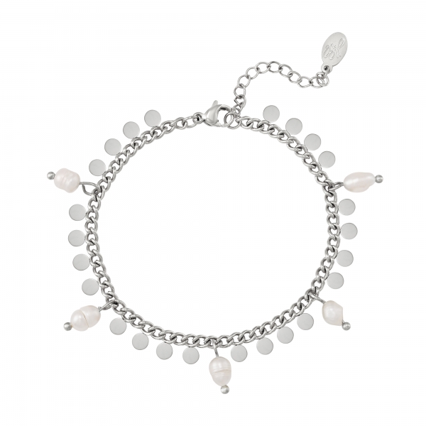 Bracelet with pearls and circles
